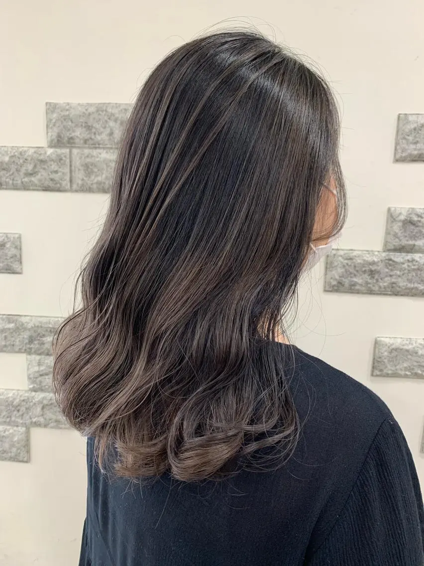 ロング カラー 薄田 珠美のヘアスタイル