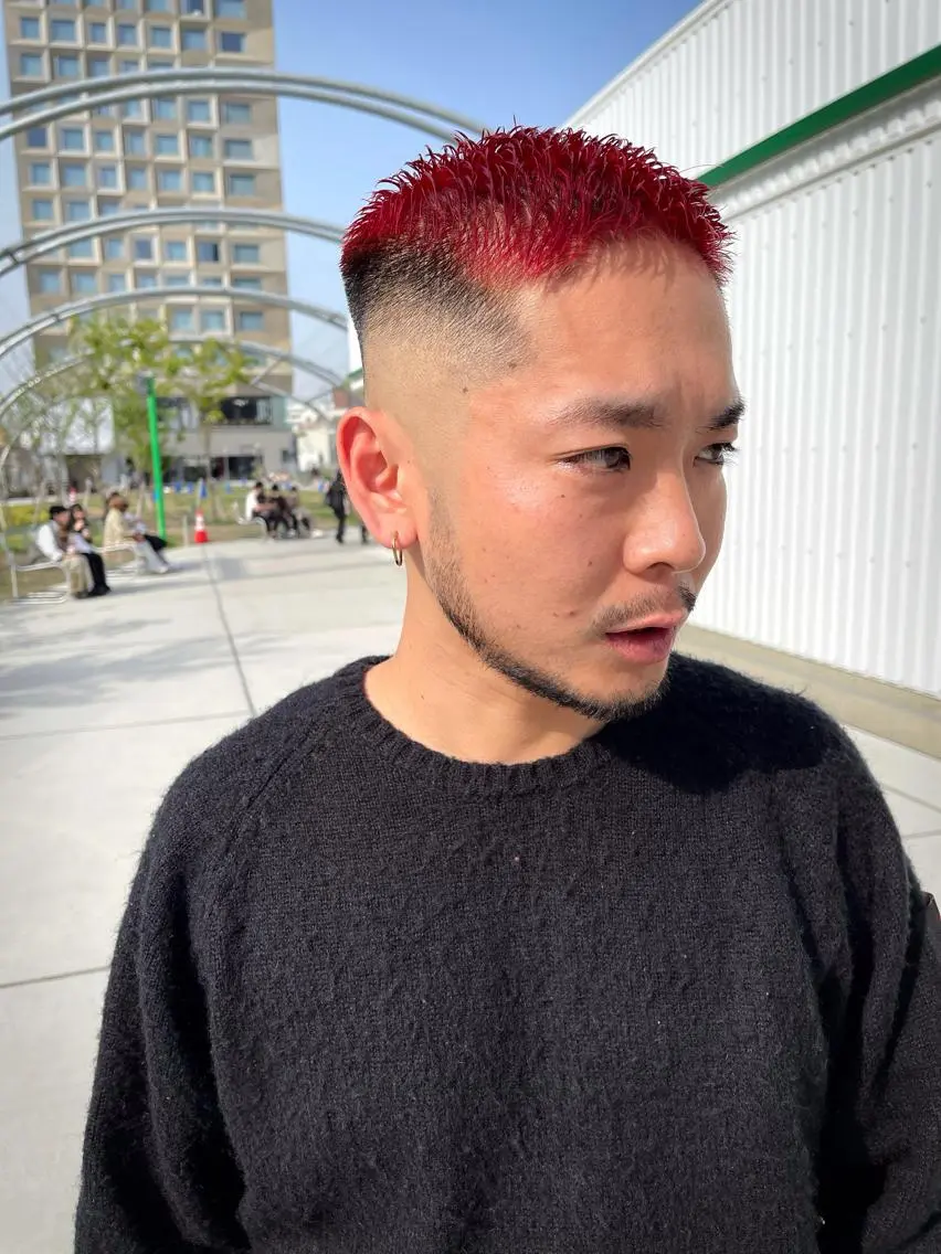 ショート カラー メンズ フェードカット スキンフェード レッドカラー 狩野 孝太郎のヘアスタイル
