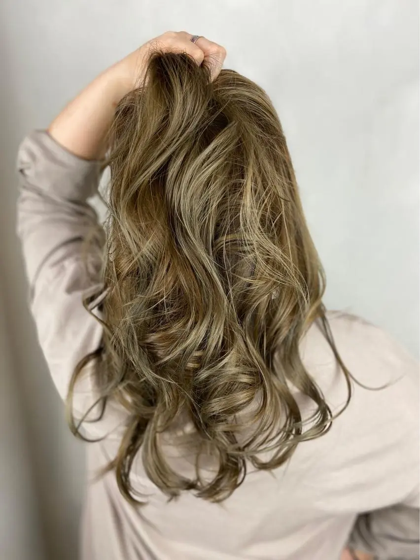 ロング カラー アッシュ エドルカラー ハイライトカラー シルバー シルバーアッシュ ヘアカラー BROCANTE立川 karasawa.nのヘアスタイル
