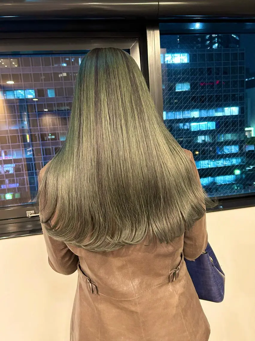 ロング カラー パーマ ヘアアレンジ デザインカラー/ボブ ブリーチカラー/ユリのヘアスタイル
