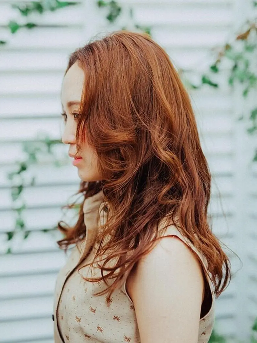 セミロング カラー 白髪ぼかしハイライト 柳川拓哉のヘアスタイル