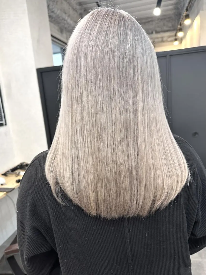 ミディアム カラー ヘアアレンジ ハイトーン カラーのヘアスタイル