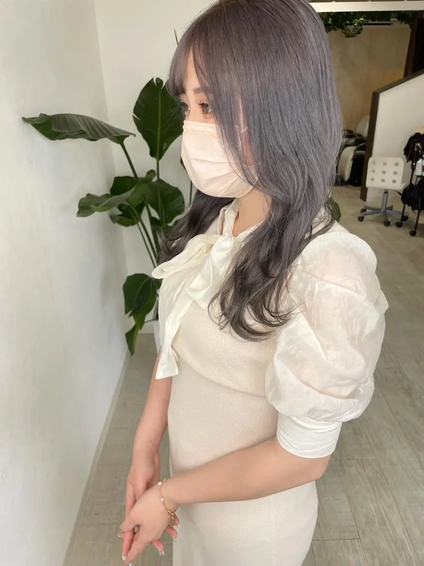 セミロング カラー ブリーチ ダークグレー ヘアカラー 🫧富田 苑実🫧のヘアスタイル