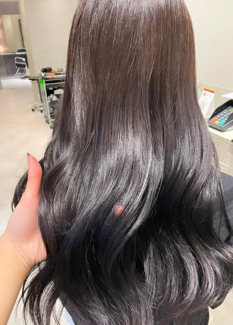 ロング カラー ブラウンカラー サキ🤍ハイトーン 🪩レイヤーカットのヘアスタイル
