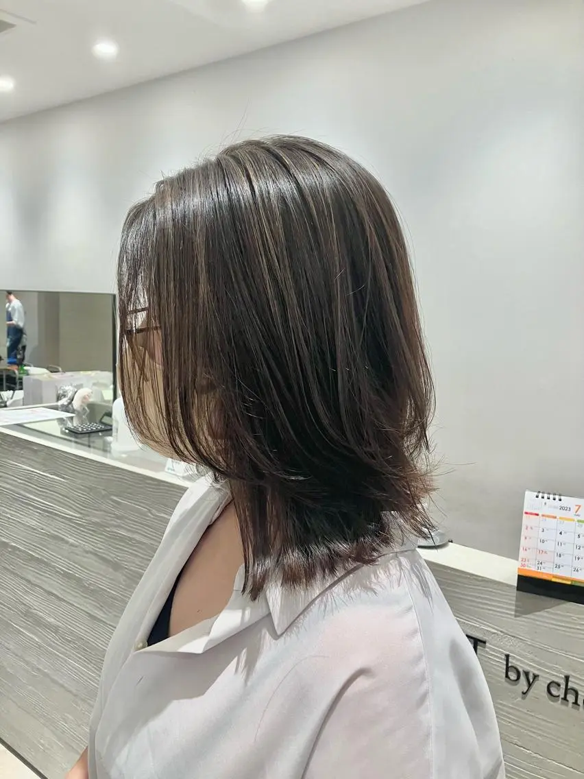 ミディアム カラー ハイライトカラー ハイライト レイヤーカット サキ🤍ハイトーン 🩰くびれ巻きヘアのヘアスタイル