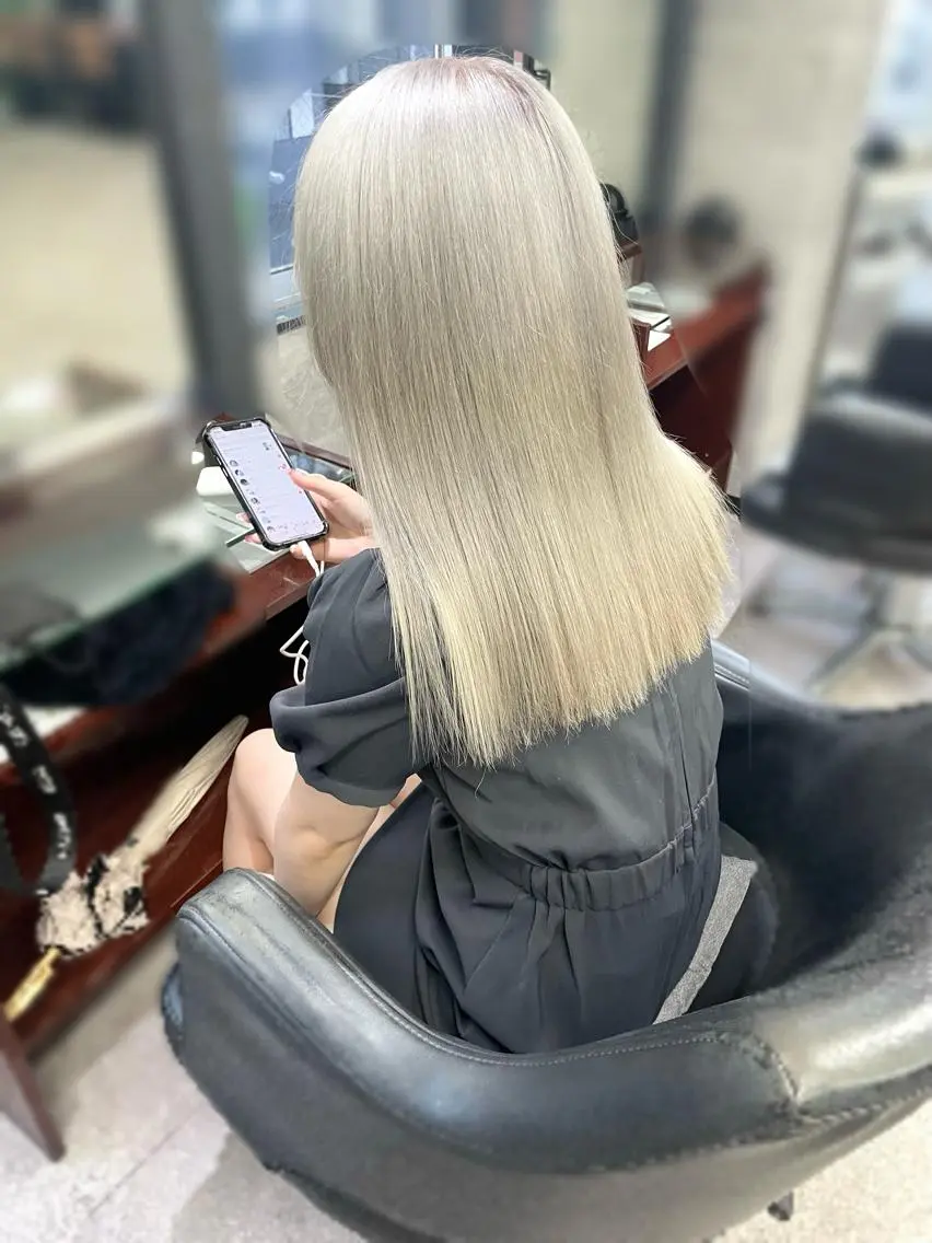 セミロング ヘアカラー トリートメント ハイトーンエクステ 🎩カズキ🎩のヘアスタイル