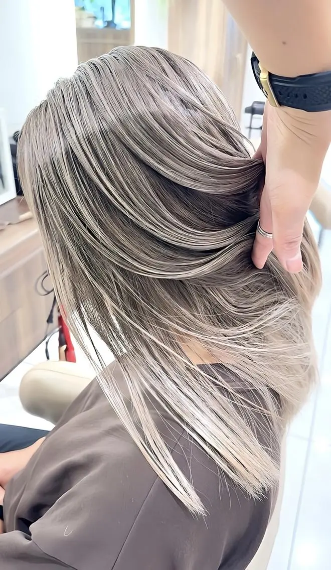 ロング カラー バレイヤージュ ハイライトカラー ハイライト レイヤーカット ヘアカラー ASH大宮/ブリーチ 髪質改善/カラーのヘアスタイル