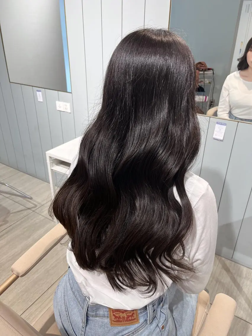 カラー 黒髪 ブルーカラー ブルーブラック ラベンダーカラー 髪質改善 カット ヘアカラー トリートメント 梅田酸性縮毛矯正/ 韓国ヘア/ユナ🩰のヘアスタイル