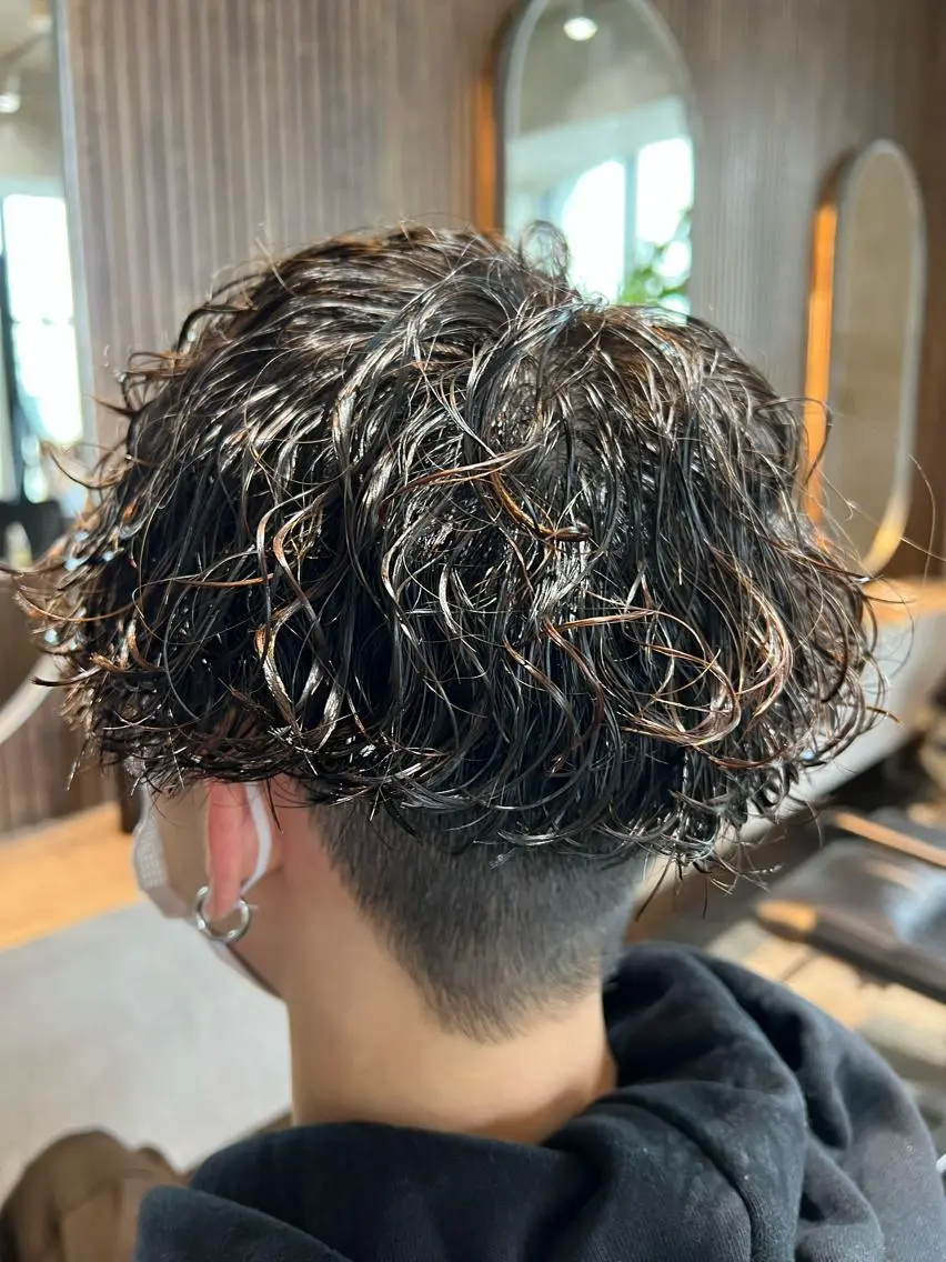 ショート パーマ メンズ カット パーマ トリートメント 波巻きスパイラルパー マ/シャドウパーマ駿のヘアスタイル