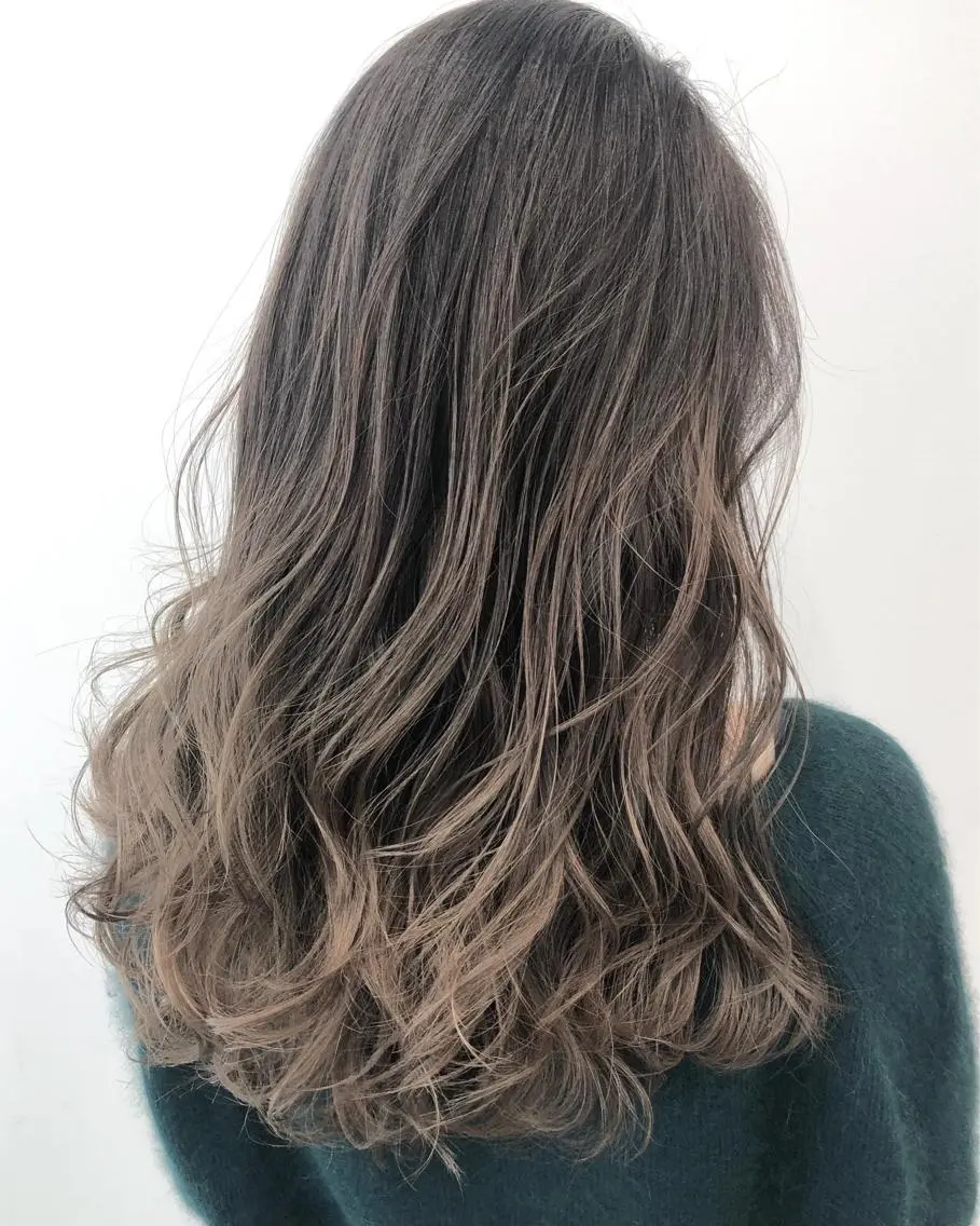 セミロング カラー パーマ ヘアアレンジ 【公式】amble luxe池袋東口🩷のヘアスタイル