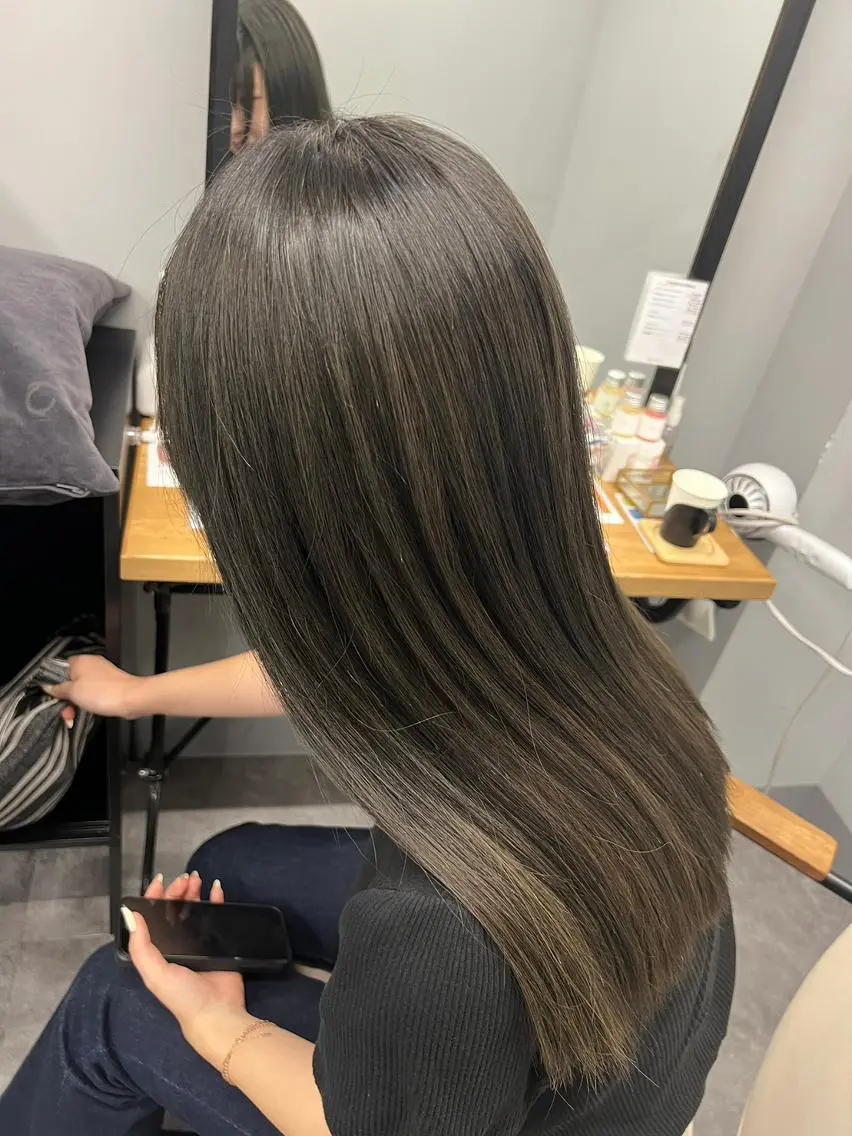 ロング カラー ブリーチ ケアブリーチ イヤリングカラー ハイライトカラー イルミナカラー カット ヘアカラー トリートメント N°sopo 札幌大通のヘアスタイル