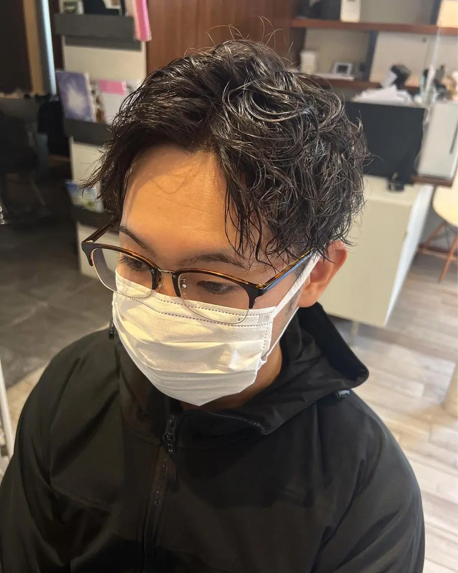 パーマ メンズ メンズパーマ スパイラルパーマ Ore🫧タナカマヤ /柔らかい質感カラーのヘアスタイル