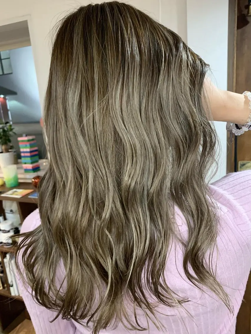 ロング カット ヘアカラー yoshihara yuukiのヘアスタイル