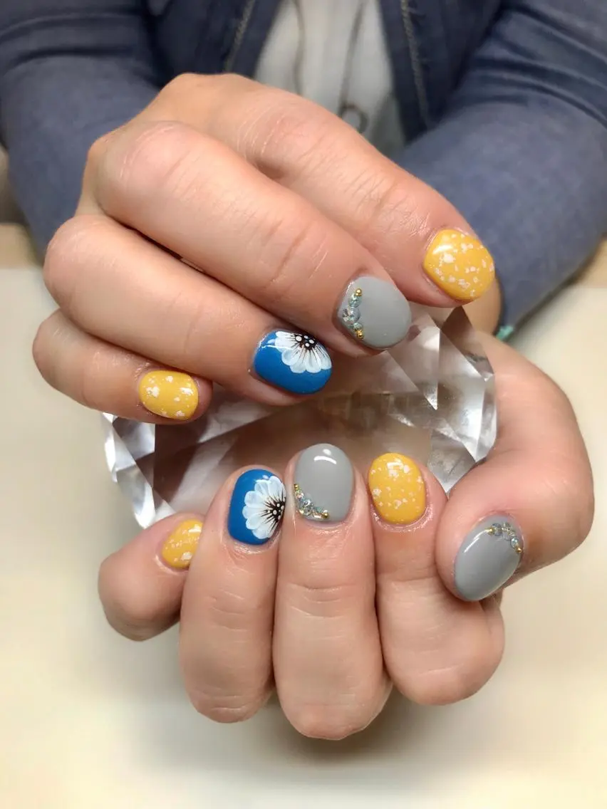 ネイル 春ネイル ハンドネイル 'mm  (ミリ) ＭＡＮＡＭＩのネイルデザイン