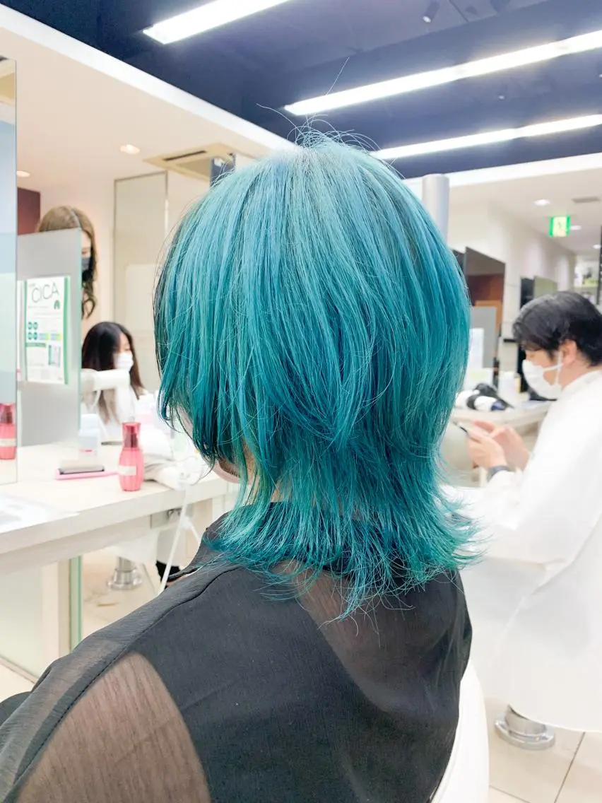 ミディアム カラー ブリーチ ブルーカラー ウルフカット カット ヘアカラー トリートメント ✂︎レディース のメンズカット屋さんのヘアスタイル