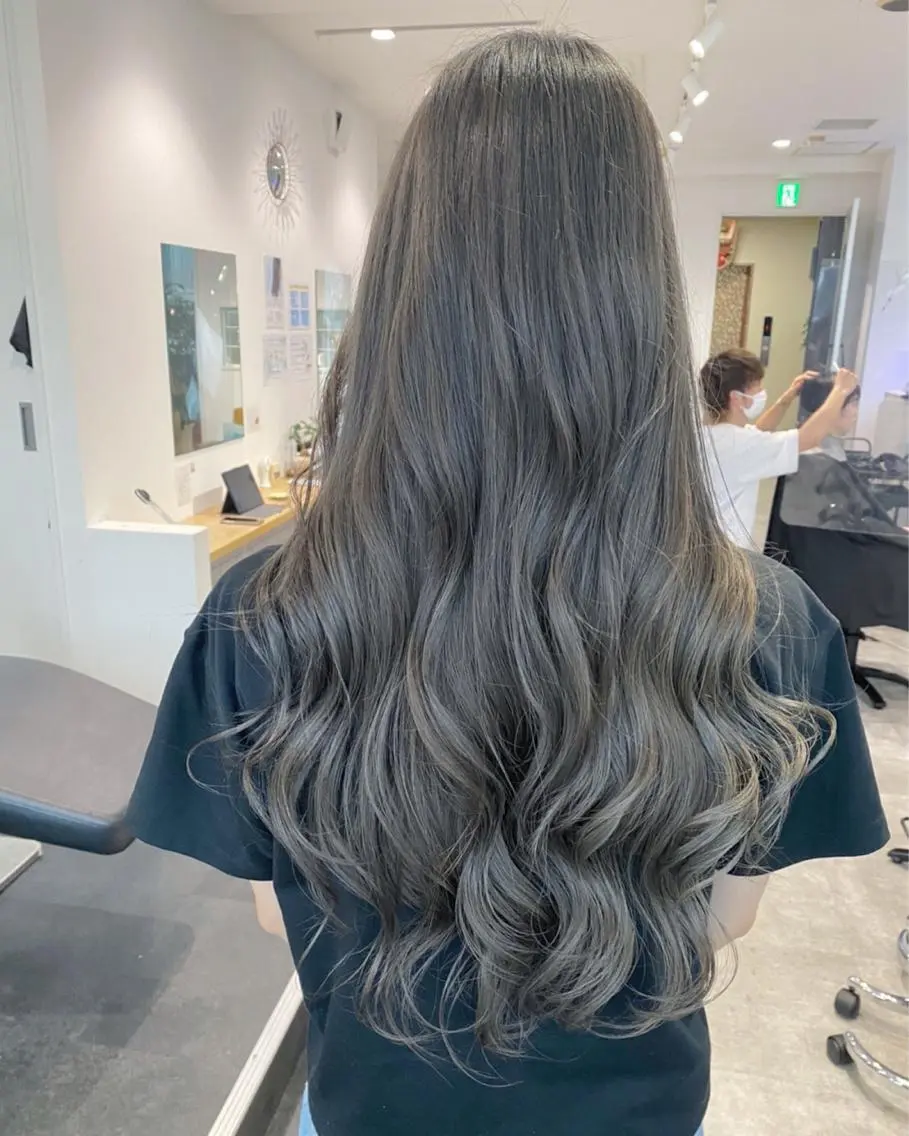 ロング カラー グレージュ ミルクティーグレージュ RU RIのヘアスタイル