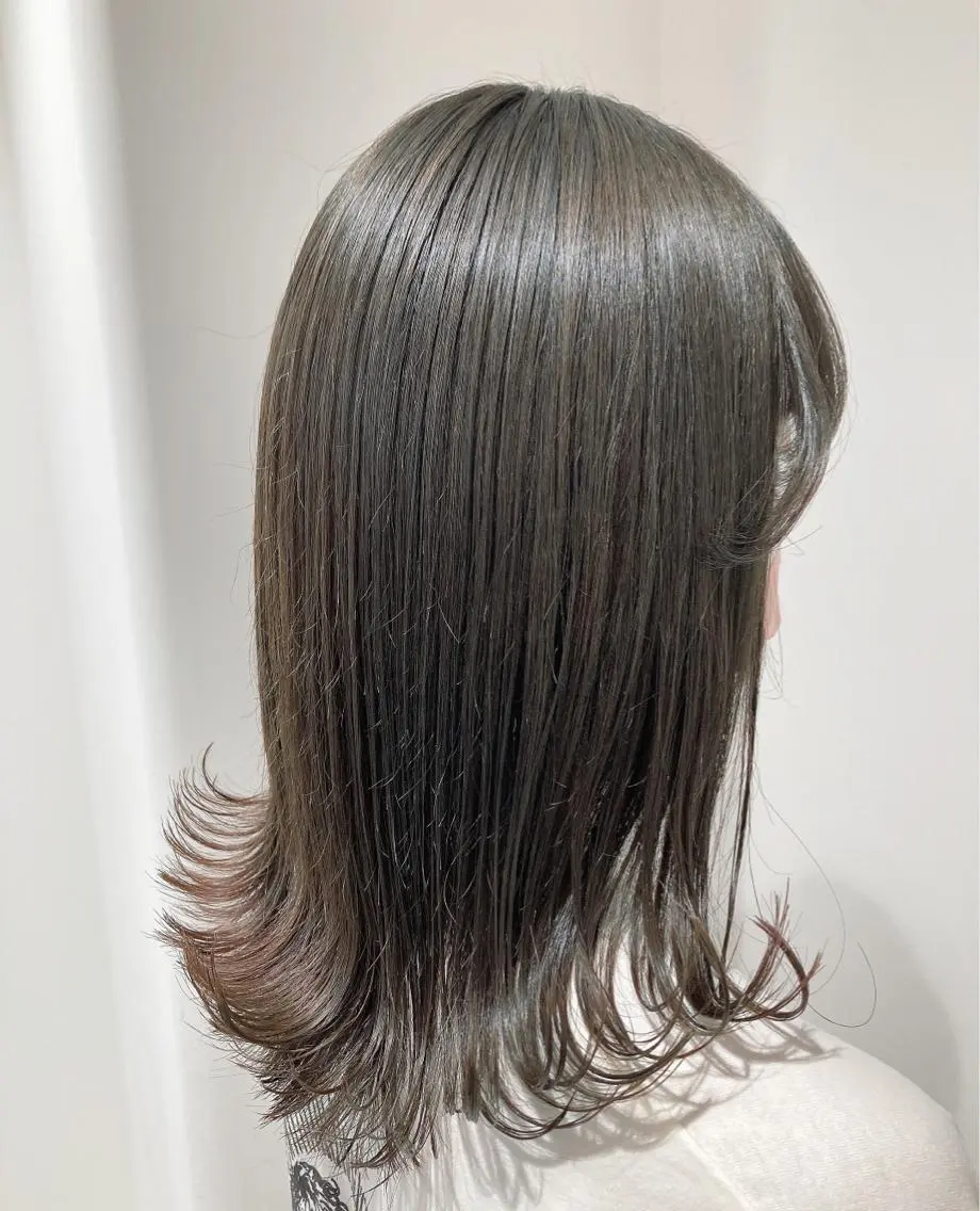 セミロング カラー ベージュカラー オリーブベージュ スキバサミを使わない カット🌼唯🌼のヘアスタイル