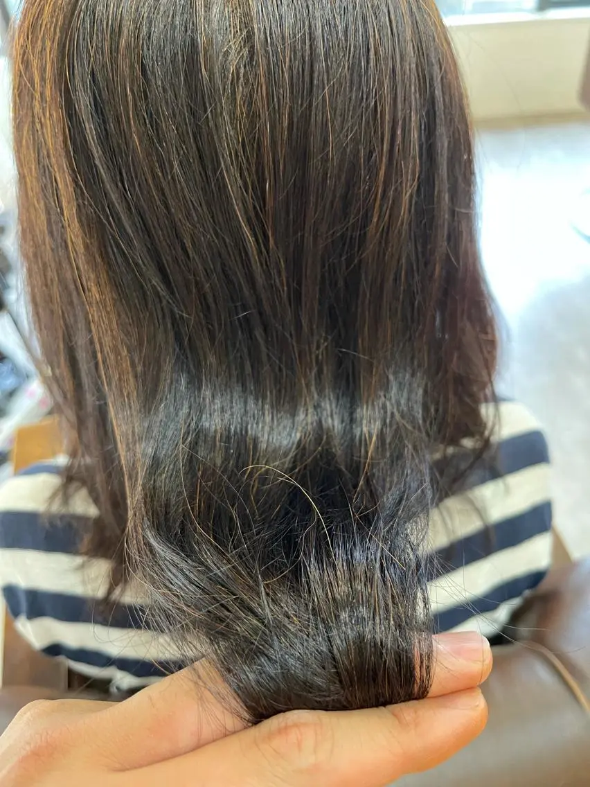 ミディアム カラー くせ毛カット終着点 カワサキトオル溝の口のヘアスタイル