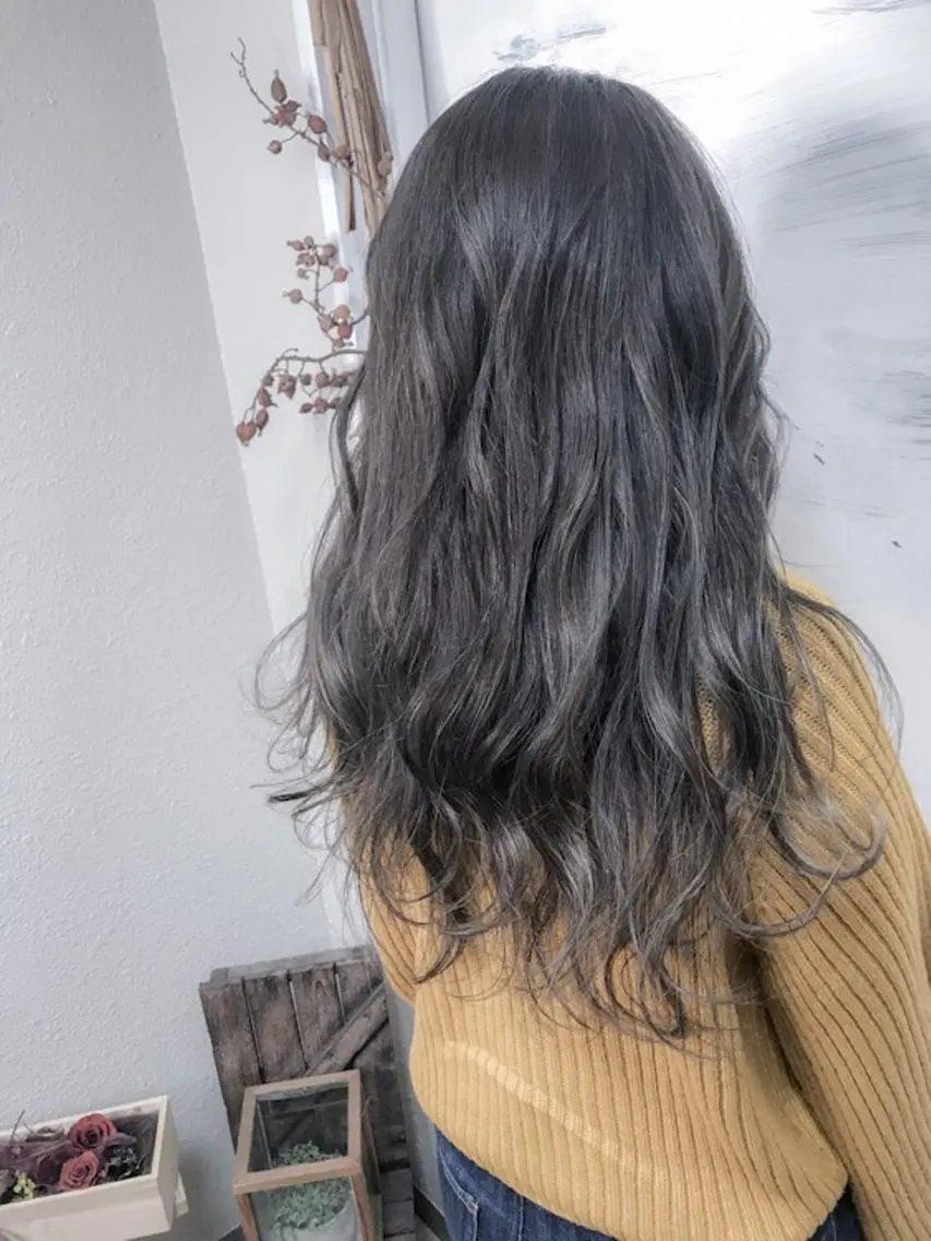 ロング カラー アディクシーカラー ハイライトカラー イルミナカラー ハイライト ヘアカラー BOX mico.のヘアスタイル