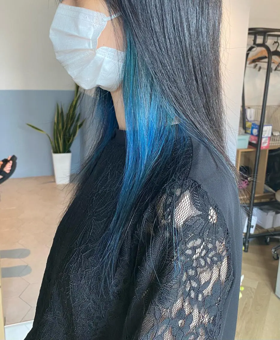 セミロング カラー ブルーカラー インナーカラー 田中 孝典のヘアスタイル