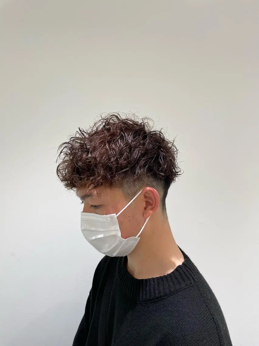 ショート メンズ メンズパーマ スペインカール カット ヘアカラー トリートメント フェザーパーマ職人 🪶ryosukeのヘアスタイル