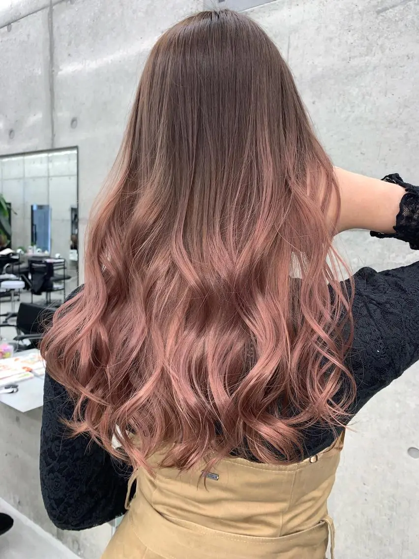 ロング ピンクブラウン カット ヘアカラー トリートメント 山田 絵里菜のヘアスタイル