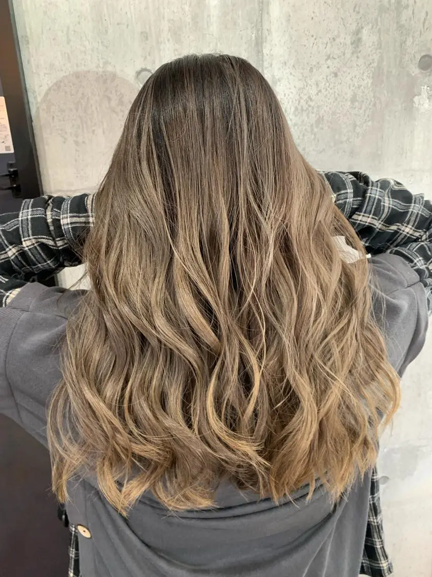ロング カット ヘアカラー yoshihara yuukiのヘアスタイル