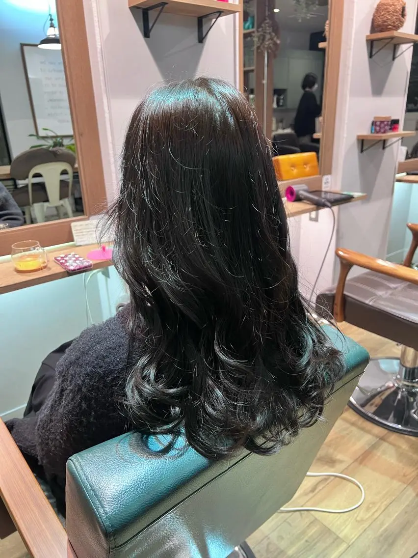 ロング カラー アッシュ ヘアカラー トリートメント ツキダテ ユイのヘアスタイル