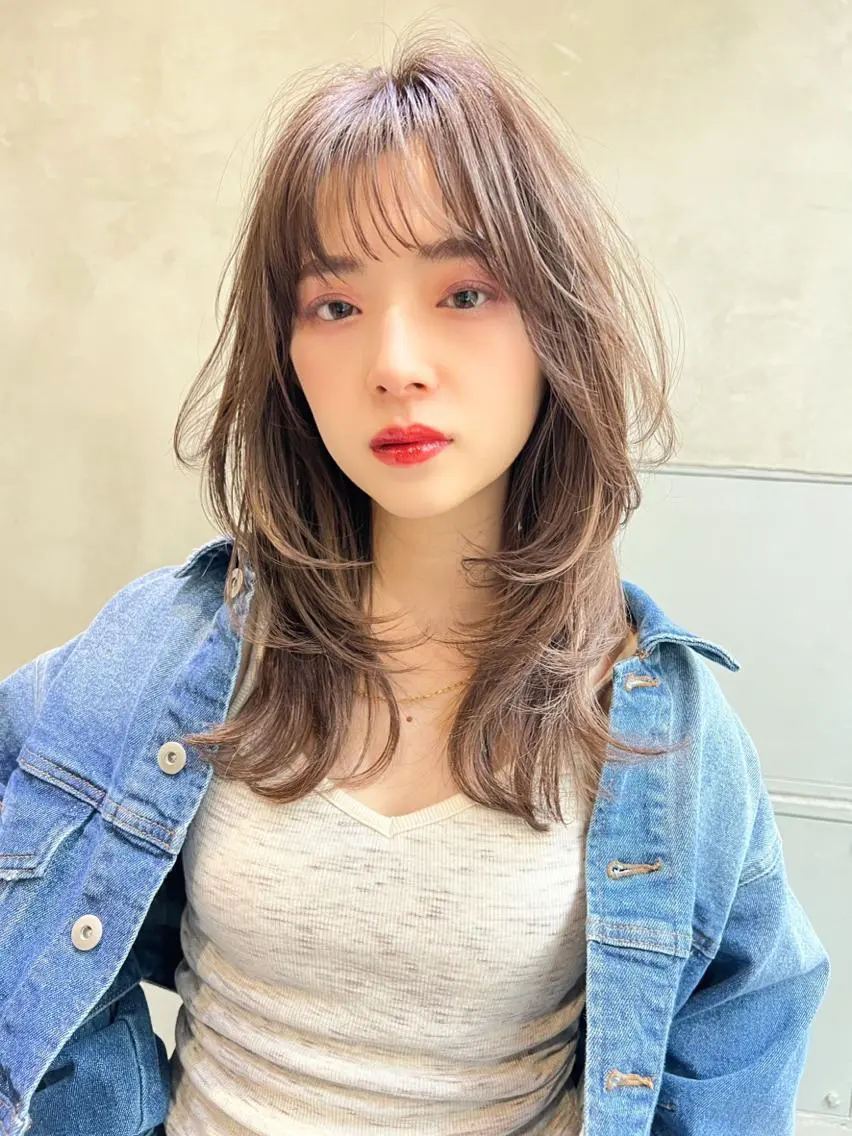 セミロング カラー ヘアアレンジ ベージュカラー ミルクティーベージュ 顔まわりレイヤー レイヤーカット カット ヘアカラー トリートメント 山崎 澪 レイヤーカット/大宮のヘアスタイル