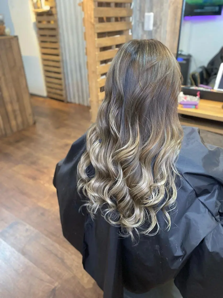 ロング カラー バレイヤージュ ベージュカラー レイヤーカット カット ヘアカラー トリートメント Luzir⭐︎ GEN⭐︎のヘアスタイル