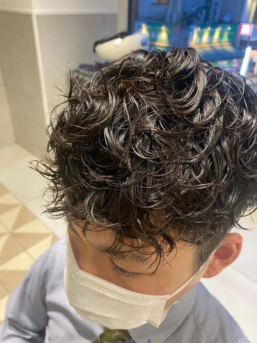 ショート カラー パーマ ヘアアレンジ メンズ カット パーマ メンズパーマの巨匠 鈴木純のヘアスタイル