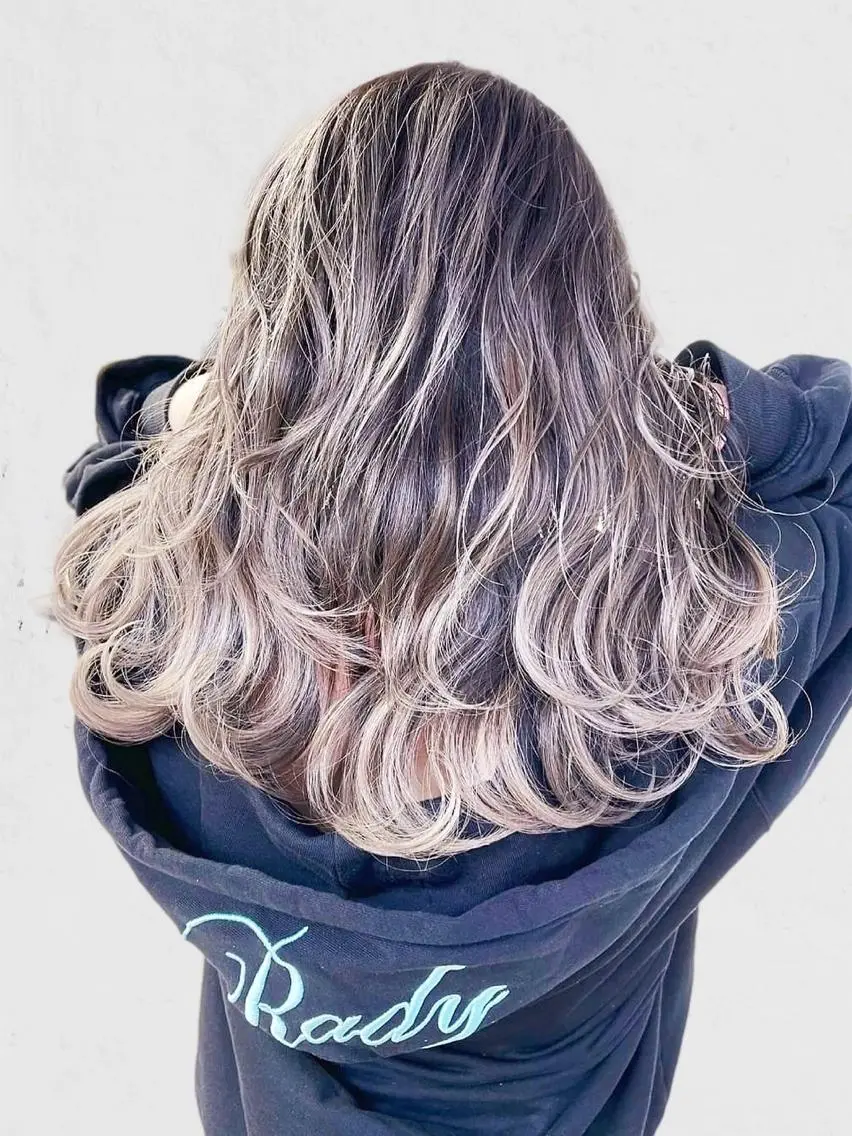 セミロング カラー 艶髪🫧髪質改善 縮毛矯正✨影山湧市のヘアスタイル