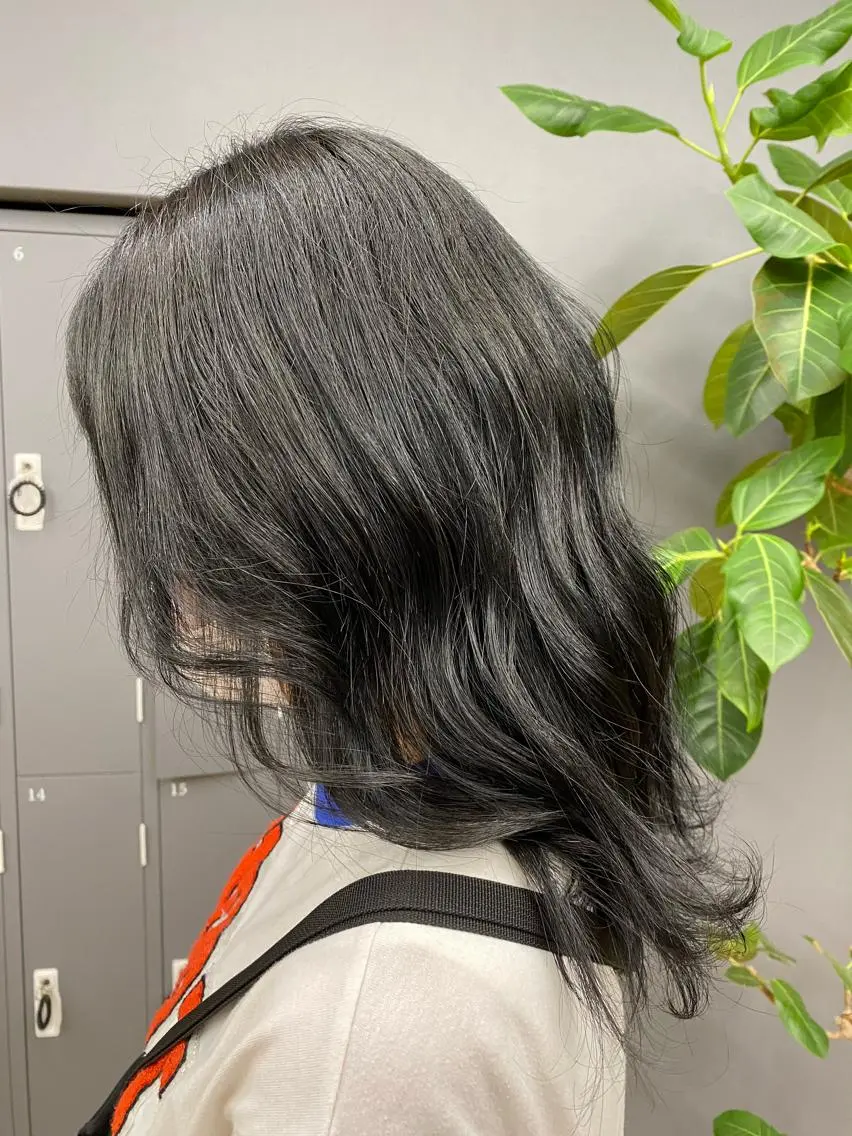 ミディアム カラー グレージュ カーキグレージュ 🫧ふじたまゆ🫧 レイヤーカット✂︎のヘアスタイル