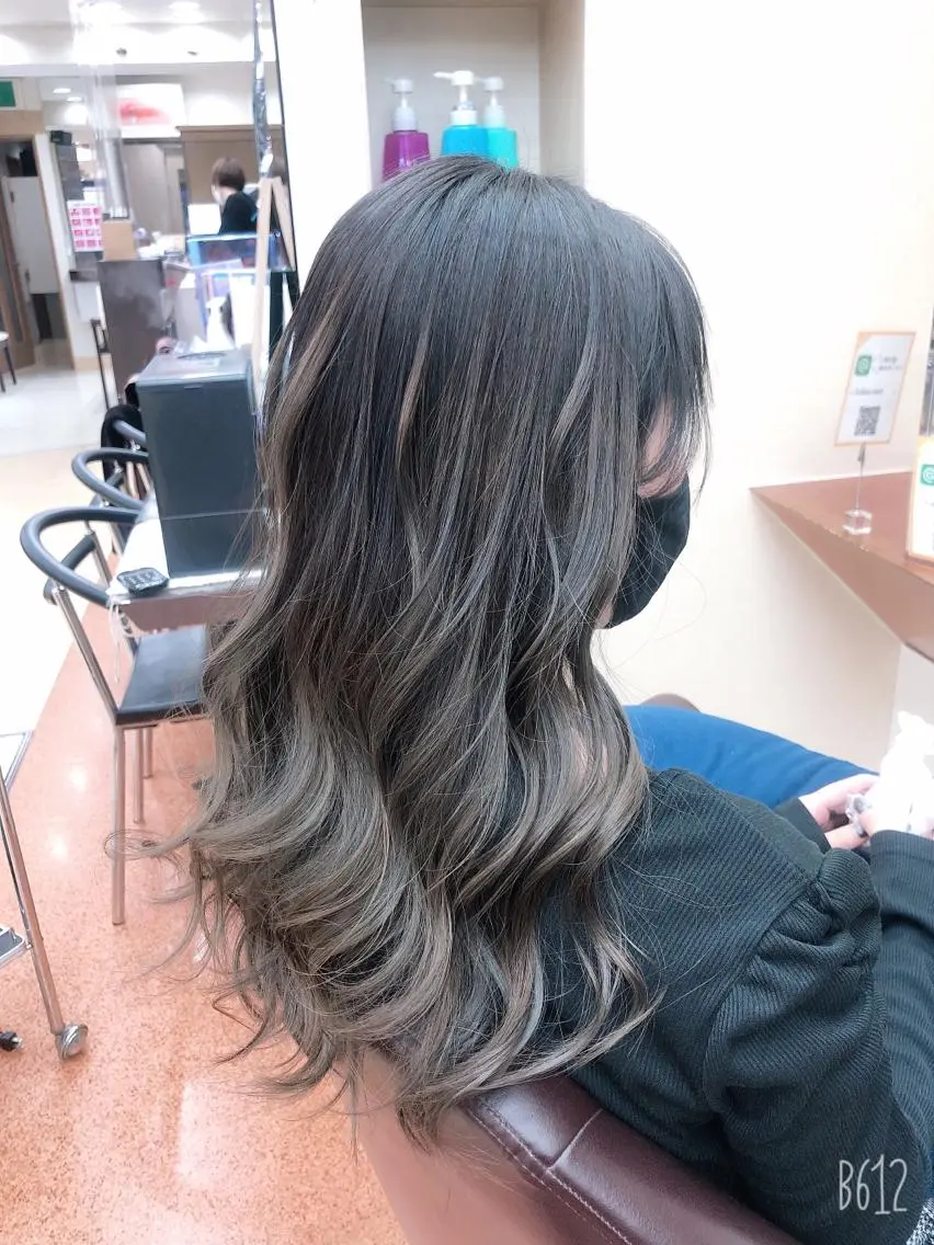 ロング カラー バレイヤージュ レイヤーカット 【ニュアンスカラー・ 髪質改善】スズキカナのヘアスタイル