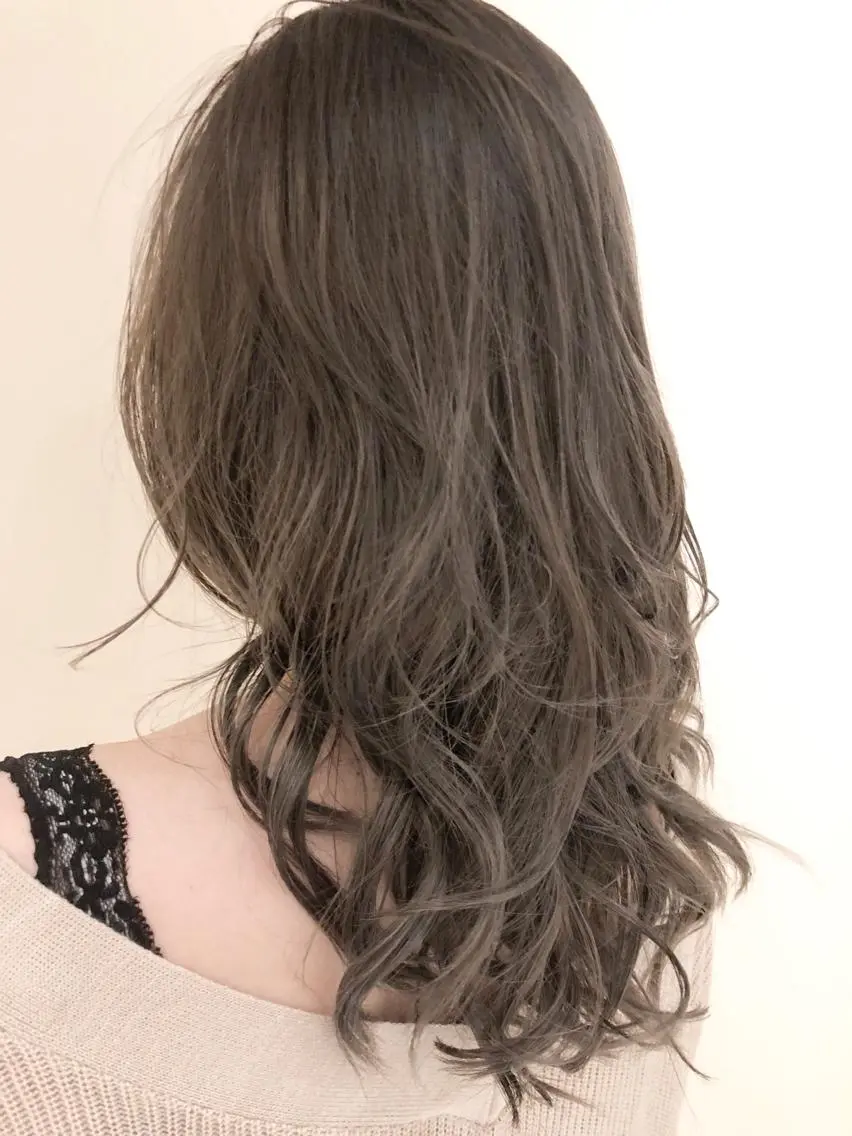 セミロング カラー ヘアアレンジ グレージュ ヘアカラー いしだ みさきのヘアスタイル