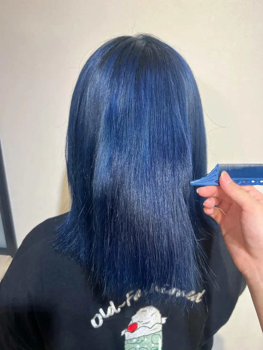 セミロング カラー ブルーカラー ️🫧押上️🫧はな 🫧まとまるショートのヘアスタイル