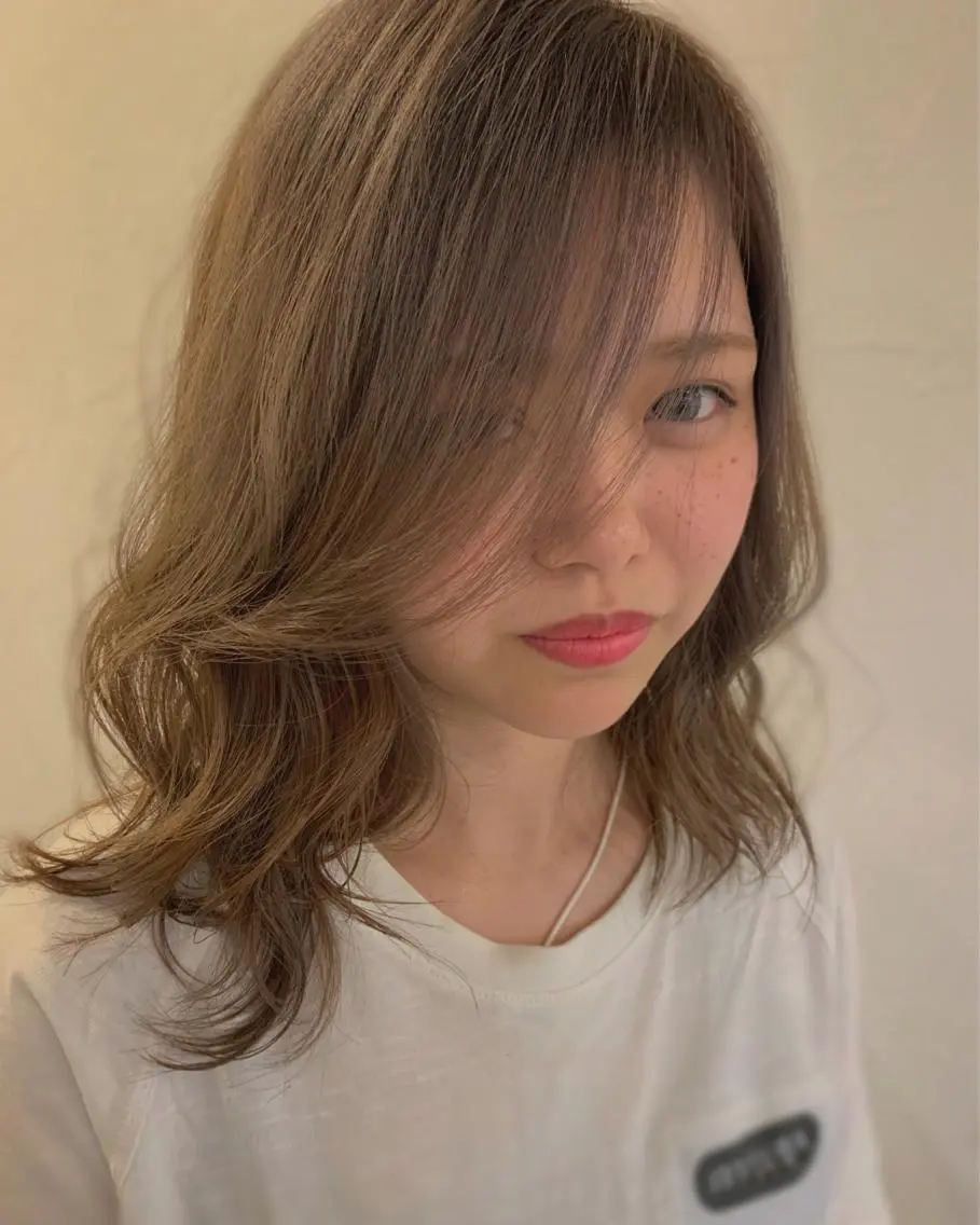 セミロング カラー ベージュカラー ブリーチ ミルクティーベージュ ヘアカラー m ā l o.🌷 サカモトマイコのヘアスタイル
