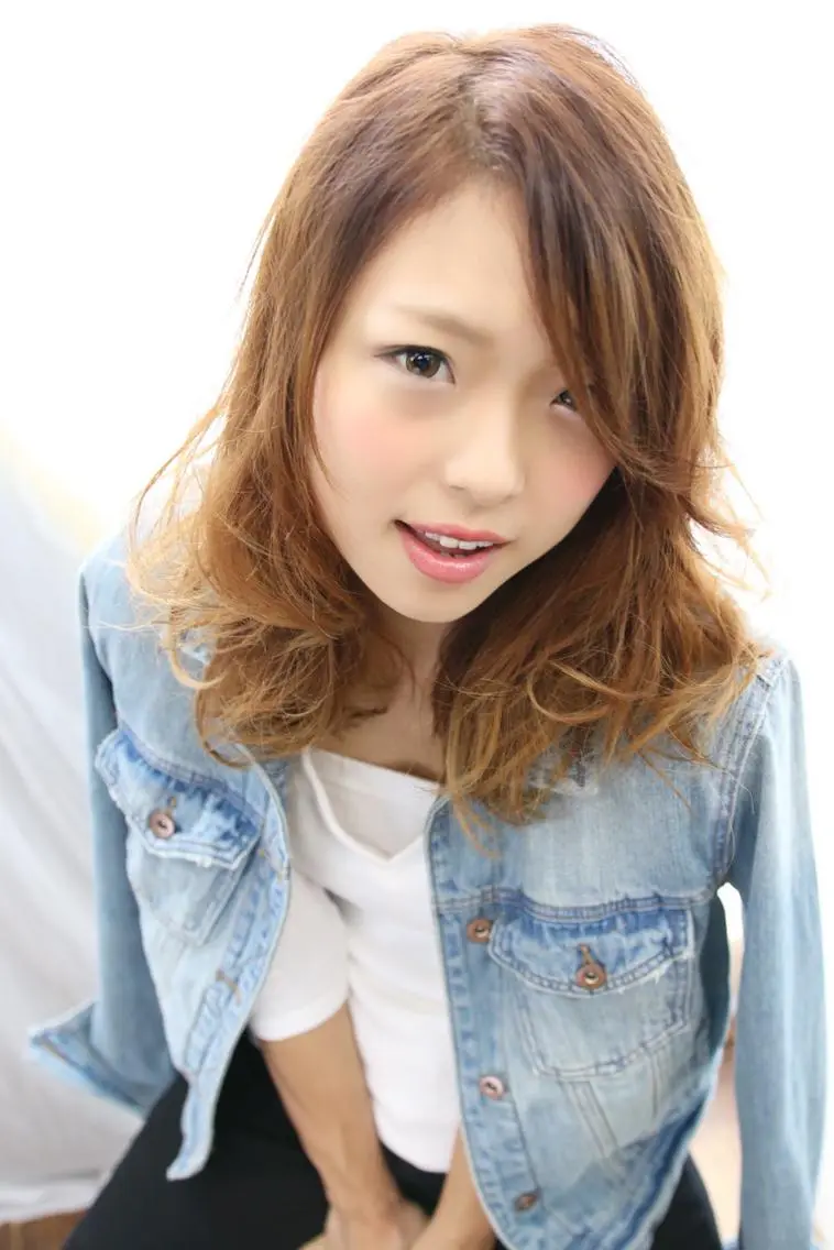 ミディアム カラー グラデーションカラー レイヤーカット 中村 海のヘアスタイル