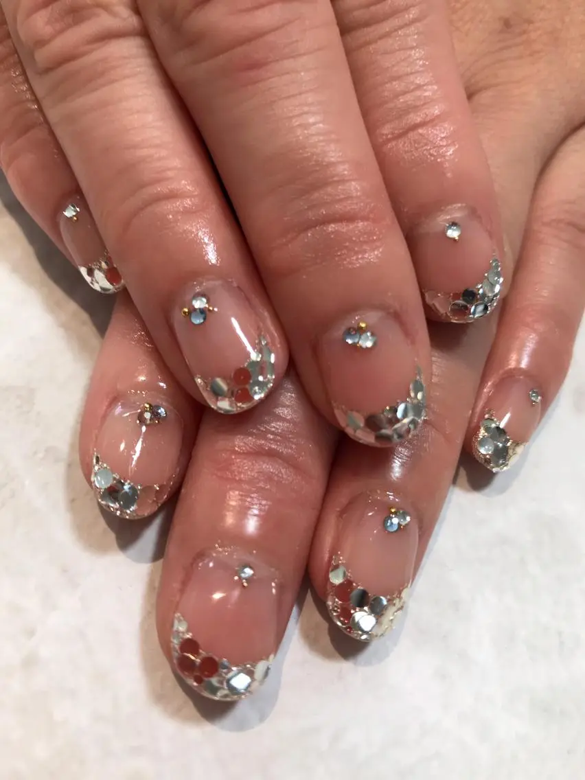 ネイル フレンチネイル ホログラムネイル ラメ(グリッター) ストーンネイル NAILSALON AMULEのネイルデザイン