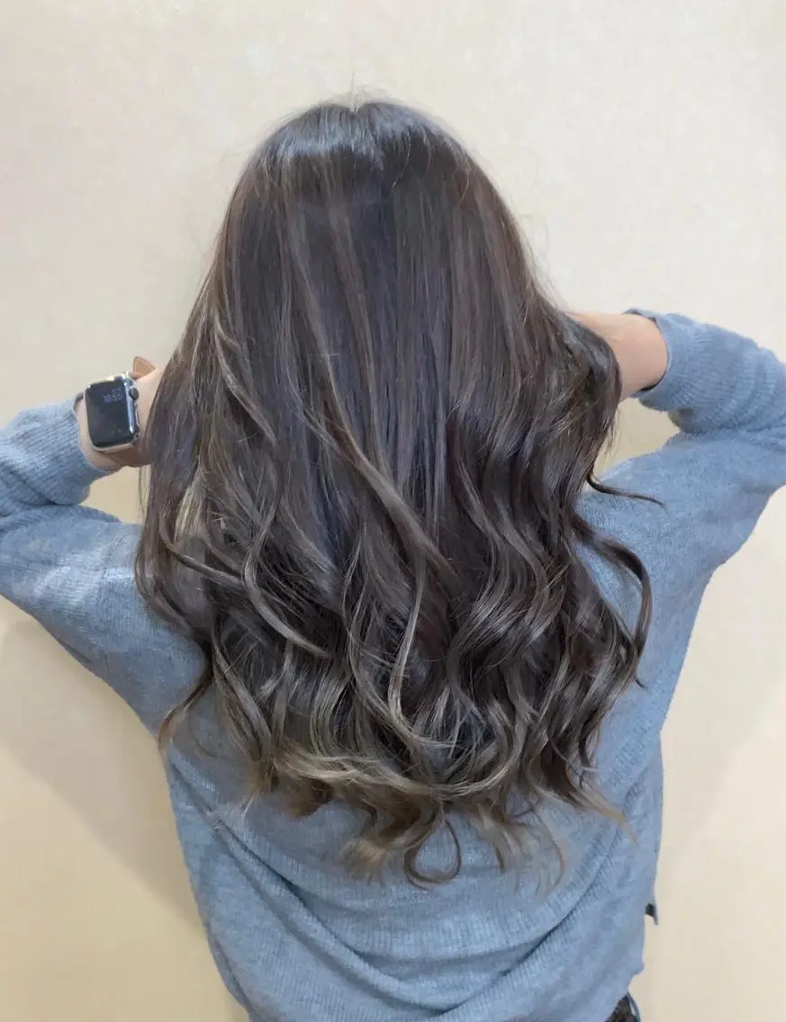 セミロング レイヤーカット 小川 修平のヘアスタイル