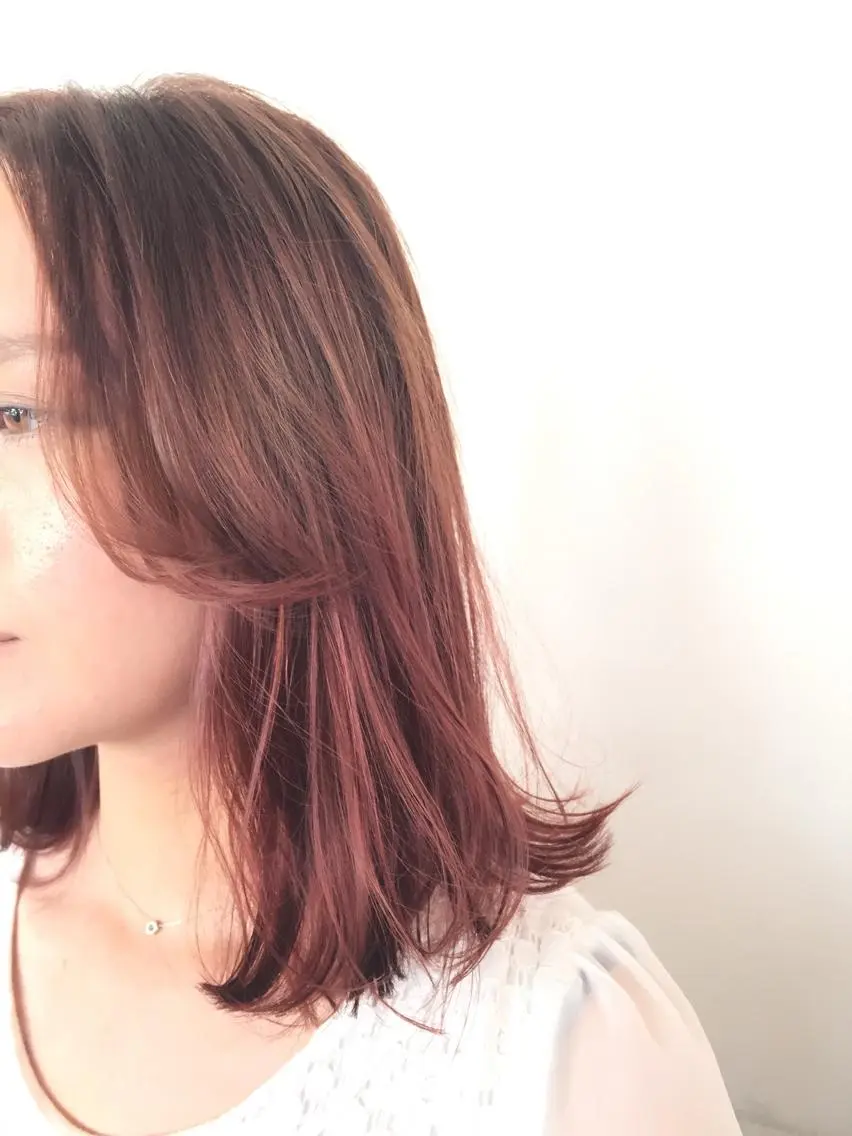ショート ミディアム ボブ 外ハネヘア conne& ririのヘアスタイル