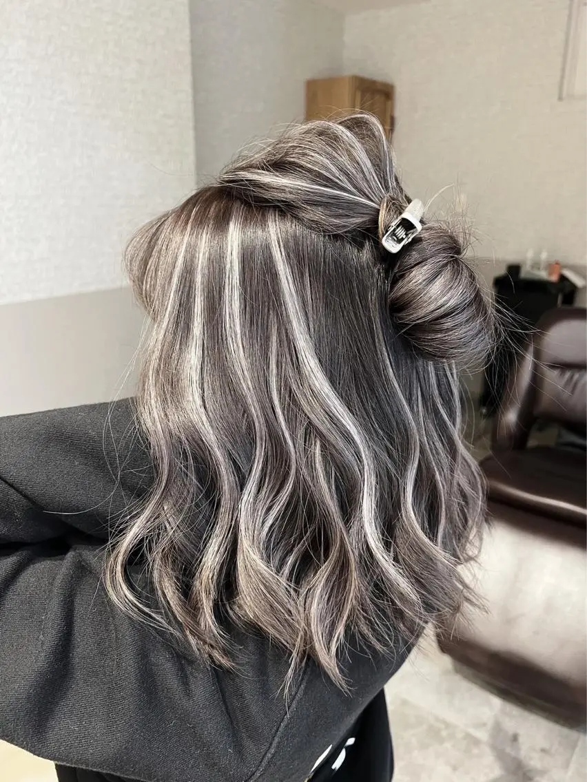 ショート カラー ヘアアレンジ ダークグレー ダークグレージュ グレージュ ハイライトカラー ハイライト 指名数No.1 /NAOYAのヘアスタイル