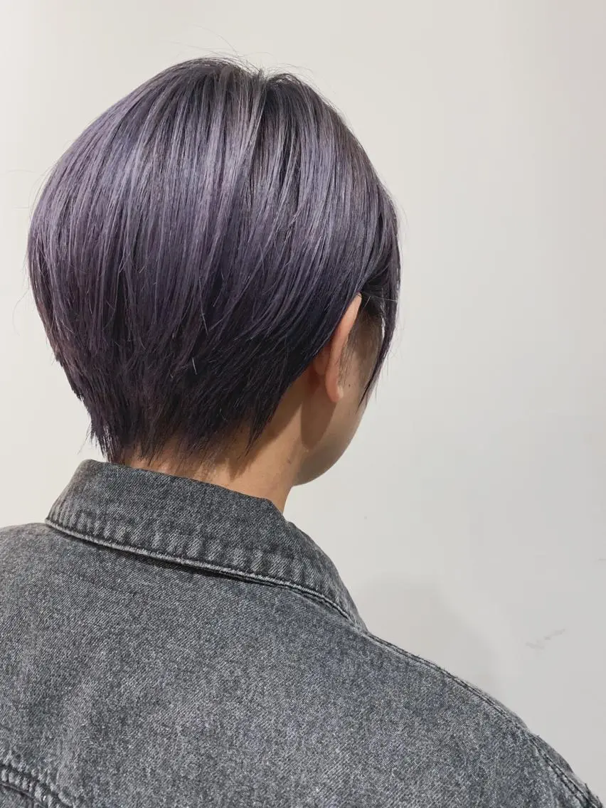 カラー 💜ショート💜 ウルフ、ボブ二色亜美のヘアスタイル