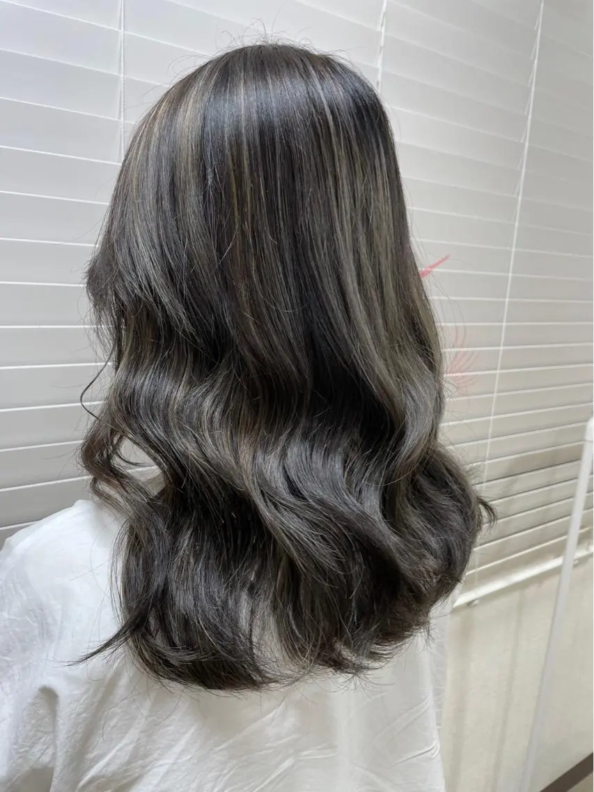 ロング カラー 透明感カラー オリーブカラー ヘアカラー ブリーチカラー🎀 エクステmiinaのヘアスタイル