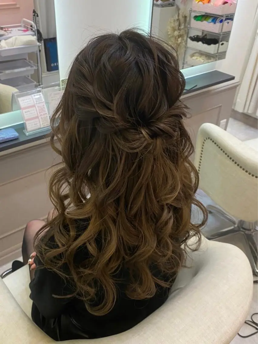 ロング ヘアアレンジ ハーフアップ lien ヒジリのヘアスタイル