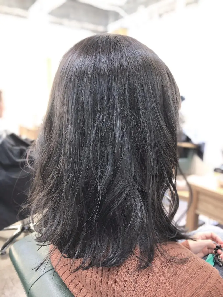 ミディアム カラー アディクシーカラー ダークグレー ダークグレージュ グレージュ ヘアカラー トリートメント 菊池 貢平のヘアスタイル