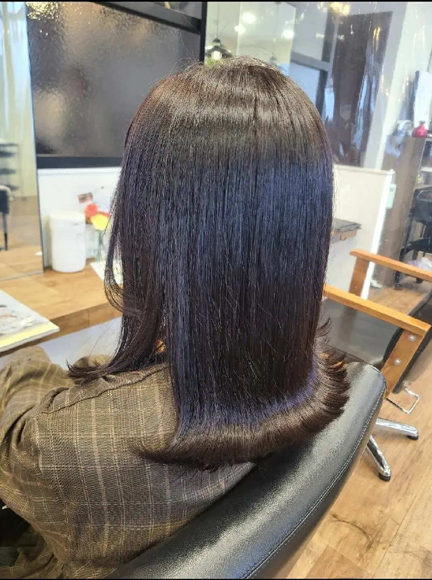 セミロング カラー ブラウンカラー ダークブラウン バイオレットカラー カット ヘアカラー トリートメント 関口 友菜のヘアスタイル