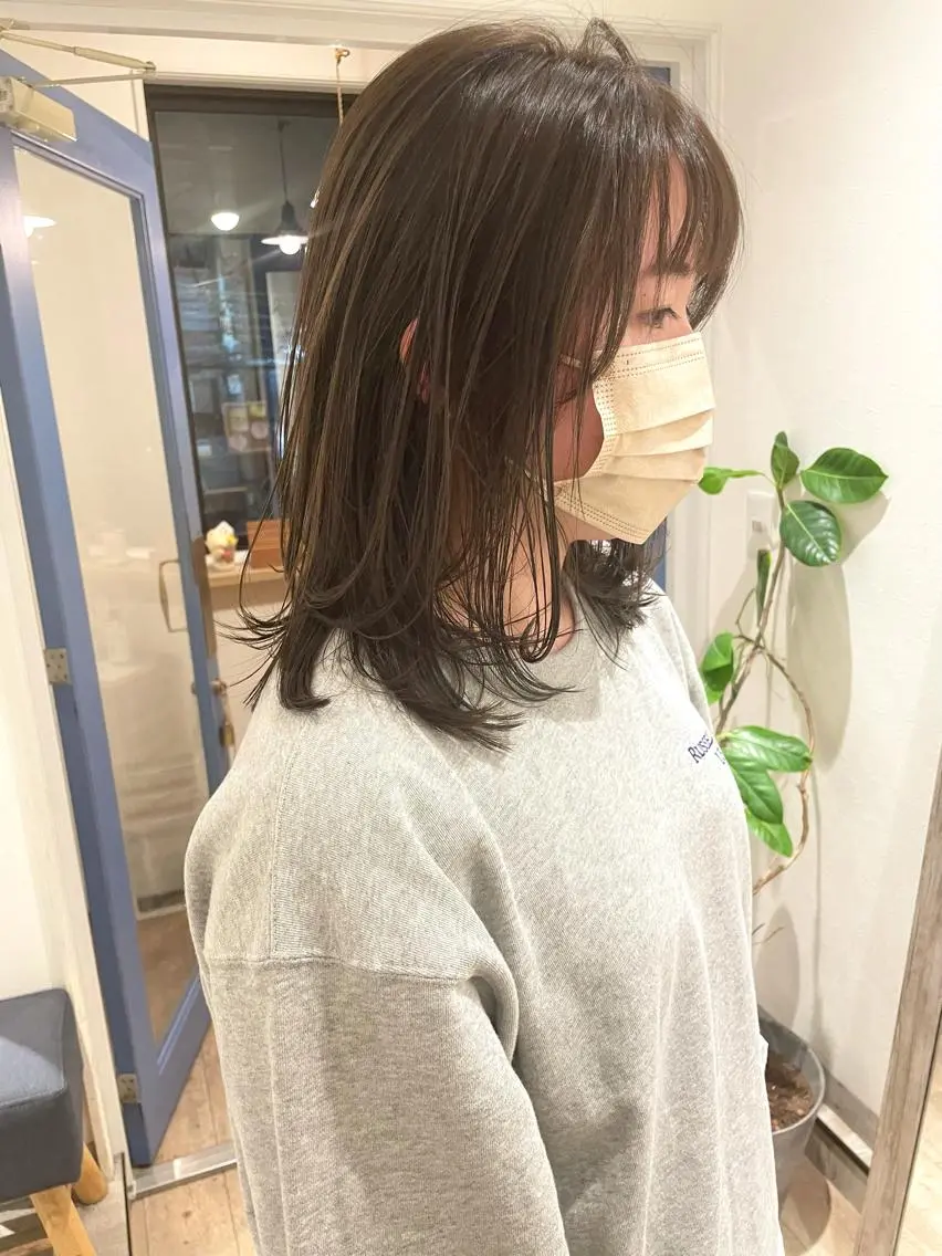 ミディアム カラー ボブレイヤー ベージュカラー ブリーチ 透明感カラー グレージュ 🩰オリーブ/ ベージュ松本咲花🩰のヘアスタイル