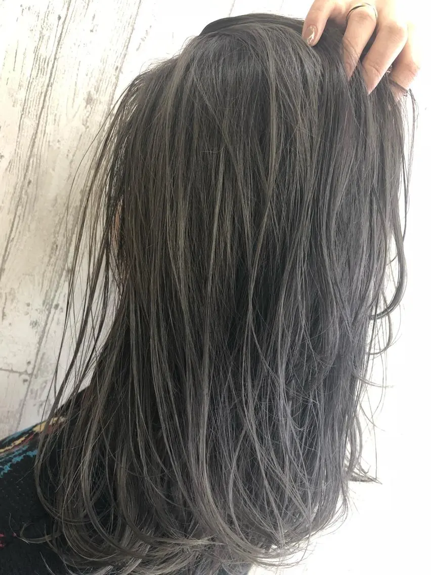 セミロング カラー グレージュ Kaede .のヘアスタイル