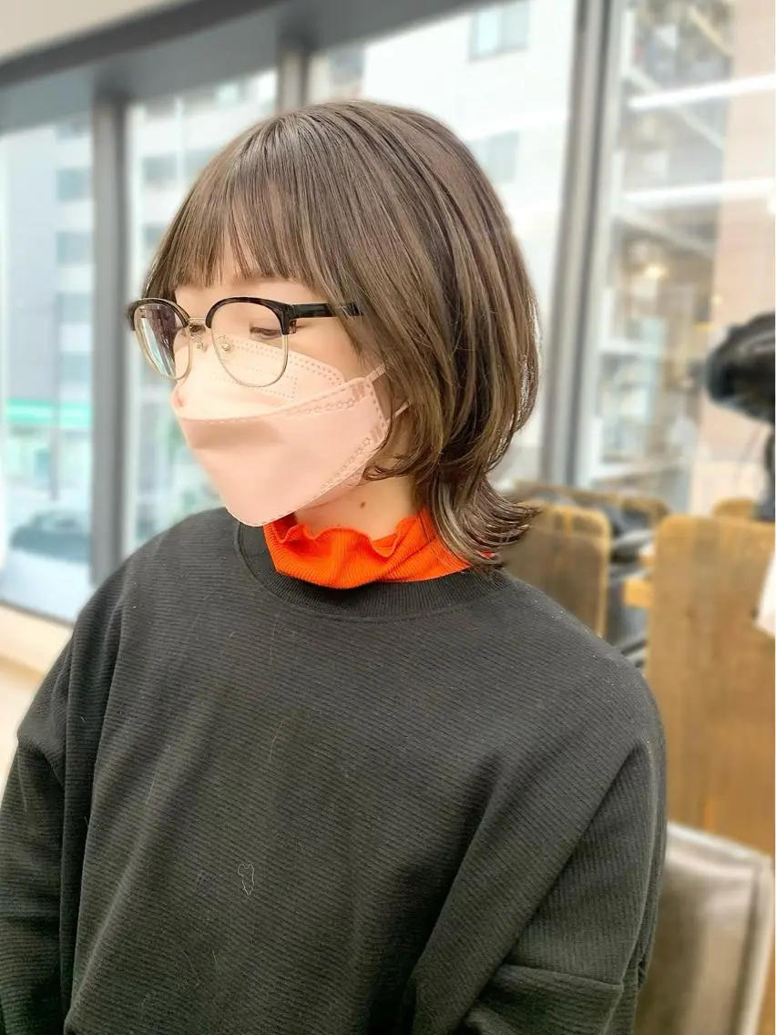 ミディアム カラー パーマ ヘアアレンジ メンズ キッズ ネイル マツエク・マツパ アイブロウ カット ヘアカラー トリートメント 似合せレイヤー/ 柔らか透明感カラーのヘアスタイル